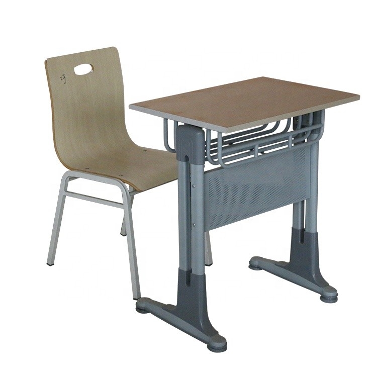 Tabla ajustable y sillas de la escuela primaria de la altura de madera